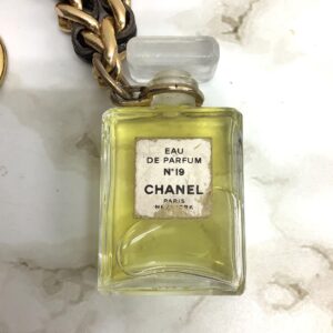 CHANEL N°19 香水チャームの画像②